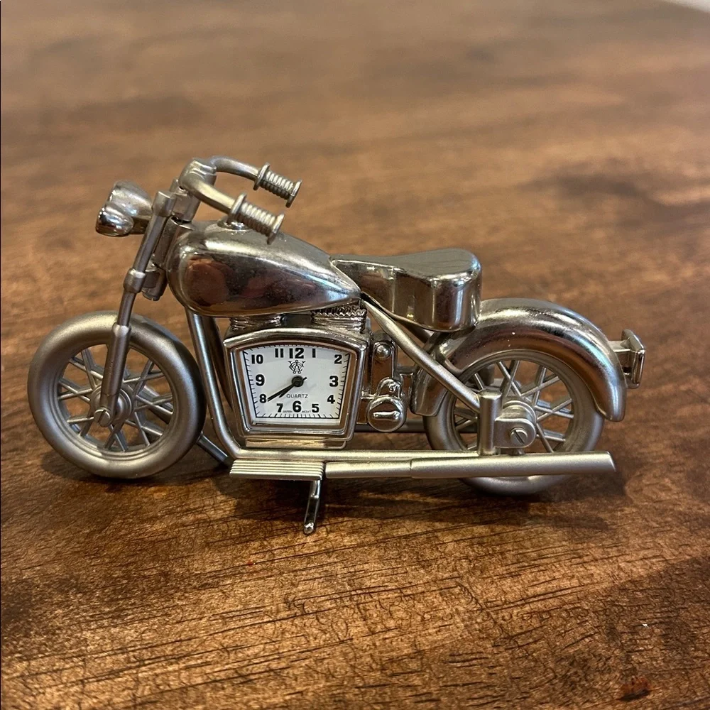 Retro motorcycle desk clock